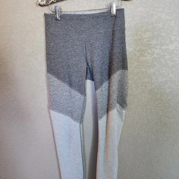 Outdoor voices full length leggins Size Medium - Picture 4 of 5